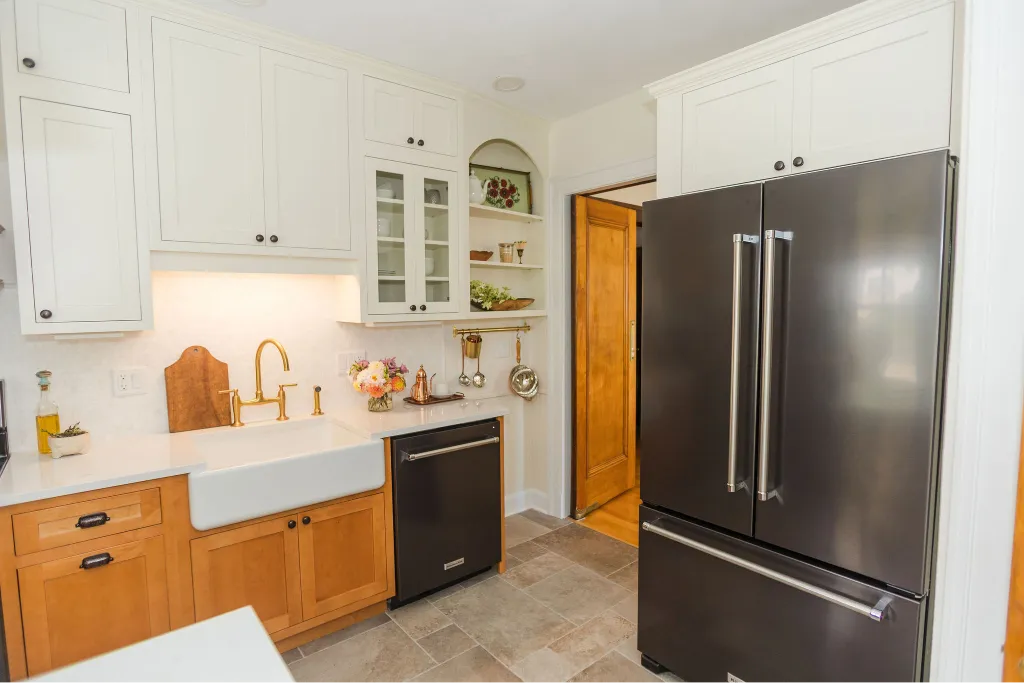 Kitchen Sink and Fridge